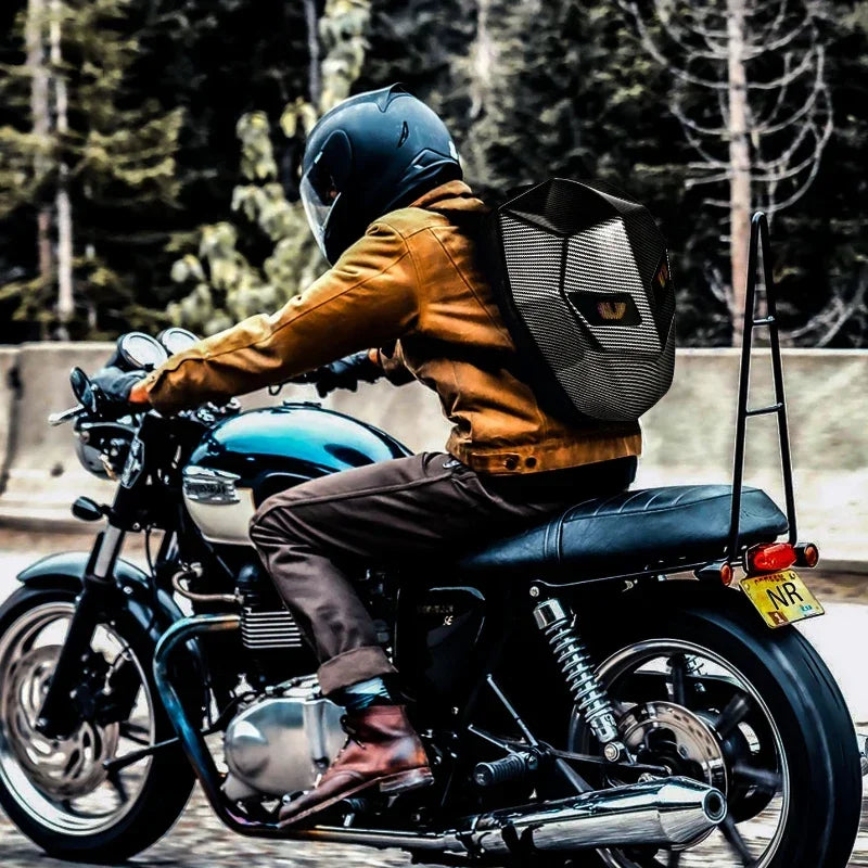 Sac Hard-Shell Moto Loy – Armure Étanche & Finition Carbone